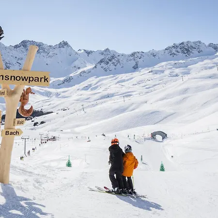 Apartment Utoring 412 By *